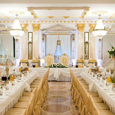 Hotel Ksiaze Poniatowski Lesznowola  Екстер'єр фото